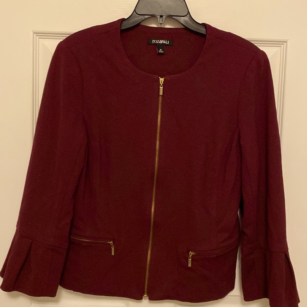 Roz and Aly Womens medium jacket with zipper front. Burgundy color  Size M